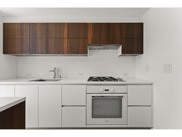 1075 Nw NORTHRUP St 220, Portland, OR 97209