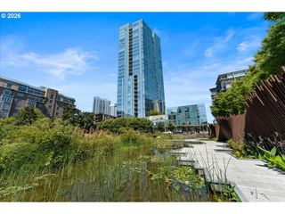 1075 Nw NORTHRUP St 220, Portland, OR 97209