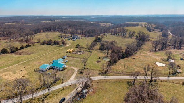 1776 Falcon Drive, Galena, MO 65656