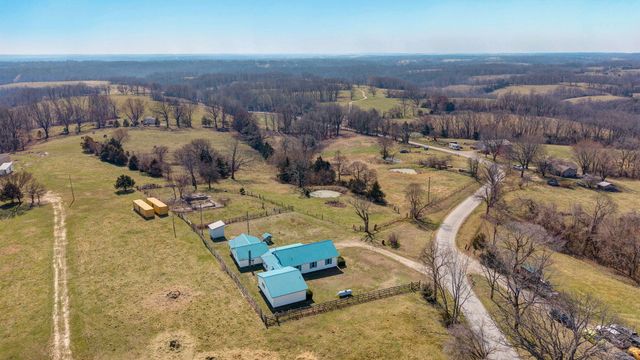 1776 Falcon Drive, Galena, MO 65656