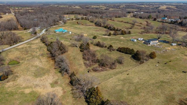1776 Falcon Drive, Galena, MO 65656