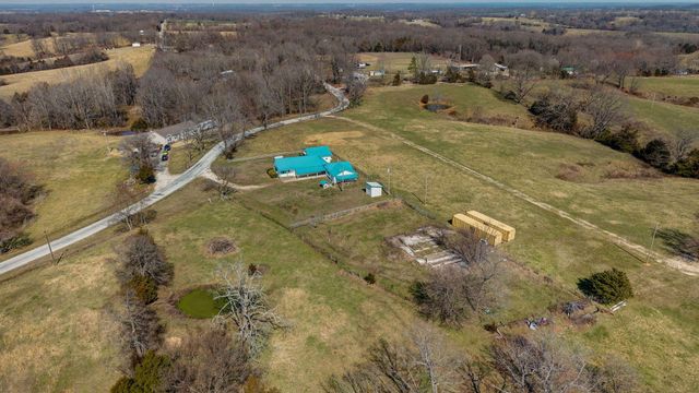 1776 Falcon Drive, Galena, MO 65656