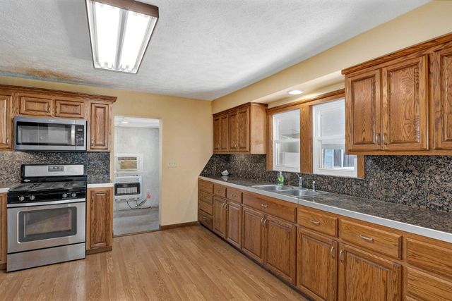 1776 Falcon Drive, Galena, MO 65656