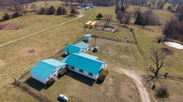 1776 Falcon Drive, Galena, MO 65656