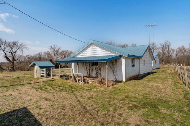 1776 Falcon Drive, Galena, MO 65656