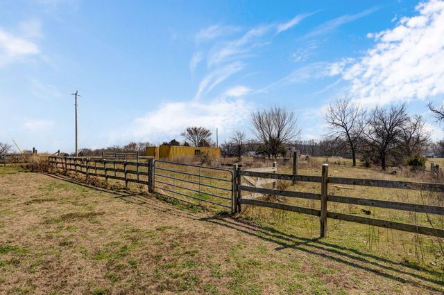 1776 Falcon Drive, Galena, MO 65656