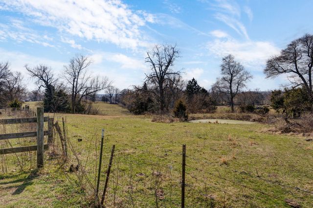 1776 Falcon Drive, Galena, MO 65656