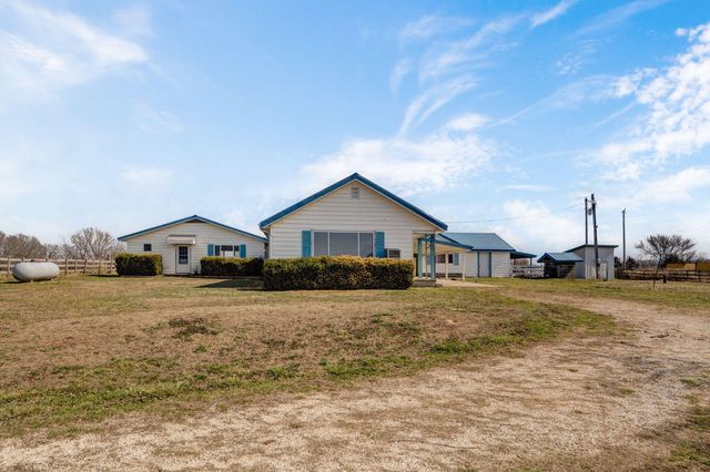 1776 Falcon Drive, Galena, MO 65656