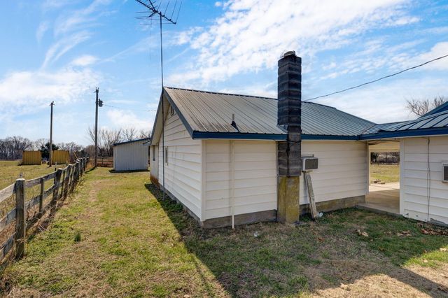 1776 Falcon Drive, Galena, MO 65656