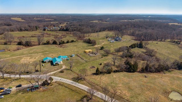 1776 Falcon Drive, Galena, MO 65656