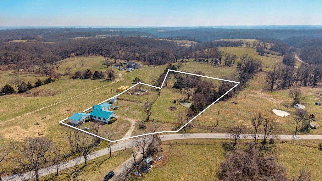 1776 Falcon Drive, Galena, MO 65656