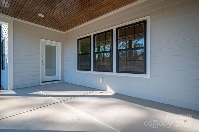 211 Golf Course Road, Maiden, NC 28650