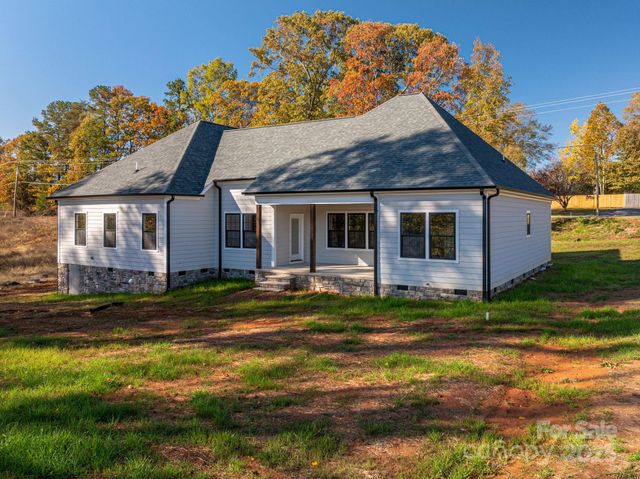 211 Golf Course Road, Maiden, NC 28650