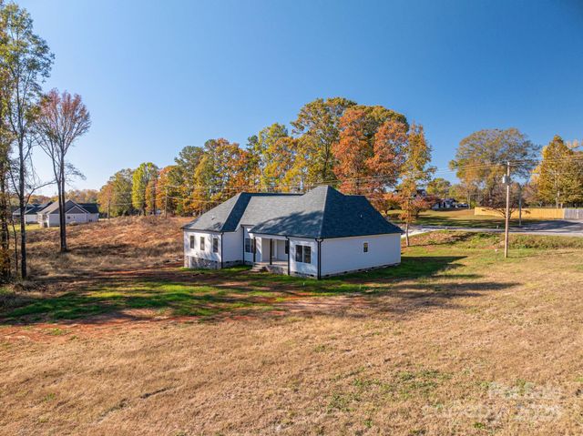 211 Golf Course Road, Maiden, NC 28650