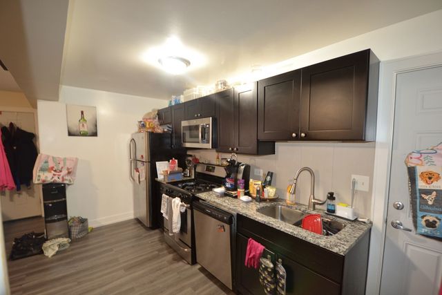 2942 W Montrose Avenue 1R, Chicago, IL 60618