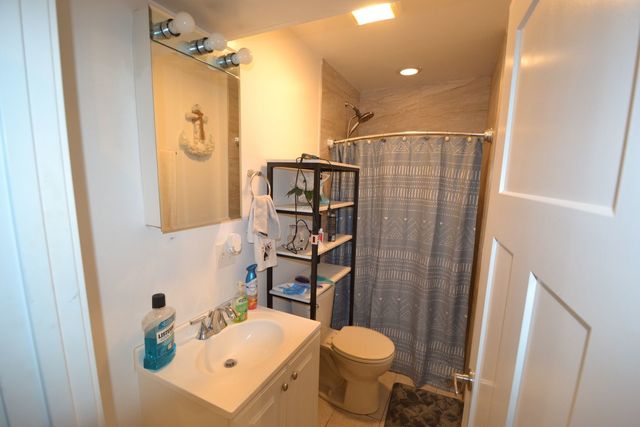 2942 W Montrose Avenue 1R, Chicago, IL 60618