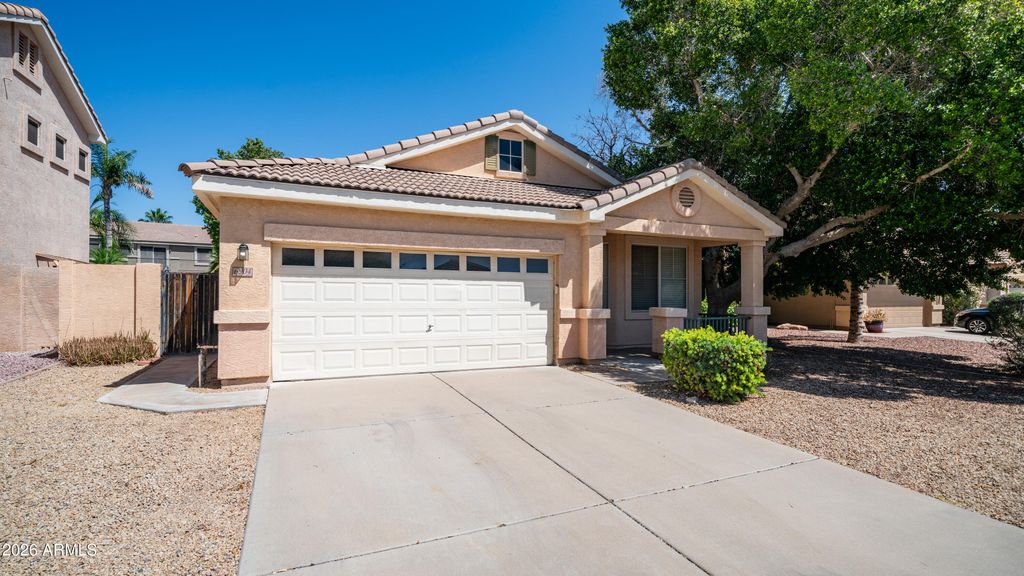 Image 1 of property listing at 6904 W PONTIAC Drive, Glendale, AZ 85308