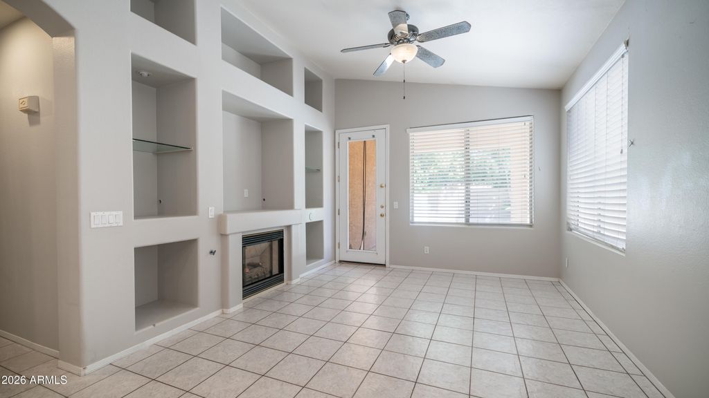 Image 11 of property listing at 6904 W PONTIAC Drive, Glendale, AZ 85308