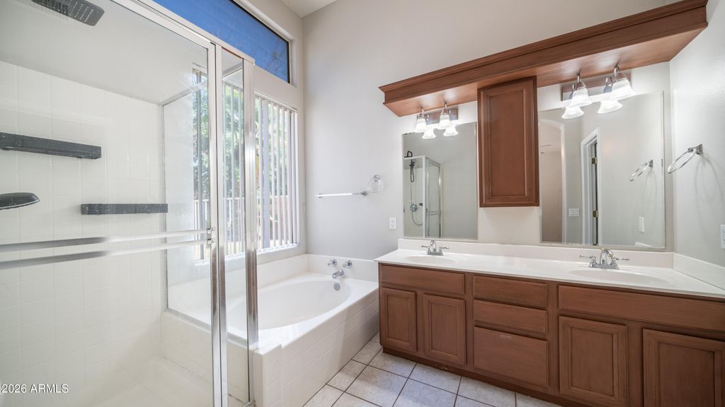 Image 15 of property listing at 6904 W PONTIAC Drive, Glendale, AZ 85308