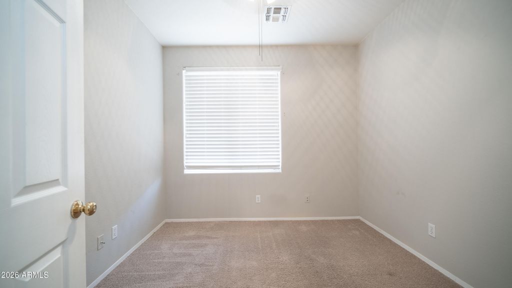 Image 18 of property listing at 6904 W PONTIAC Drive, Glendale, AZ 85308