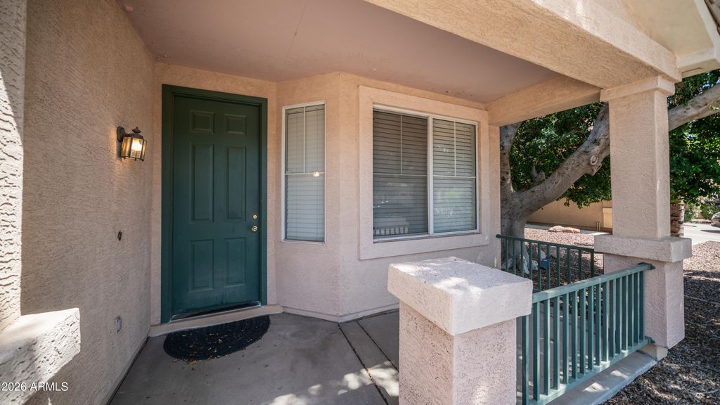 Image 2 of property listing at 6904 W PONTIAC Drive, Glendale, AZ 85308