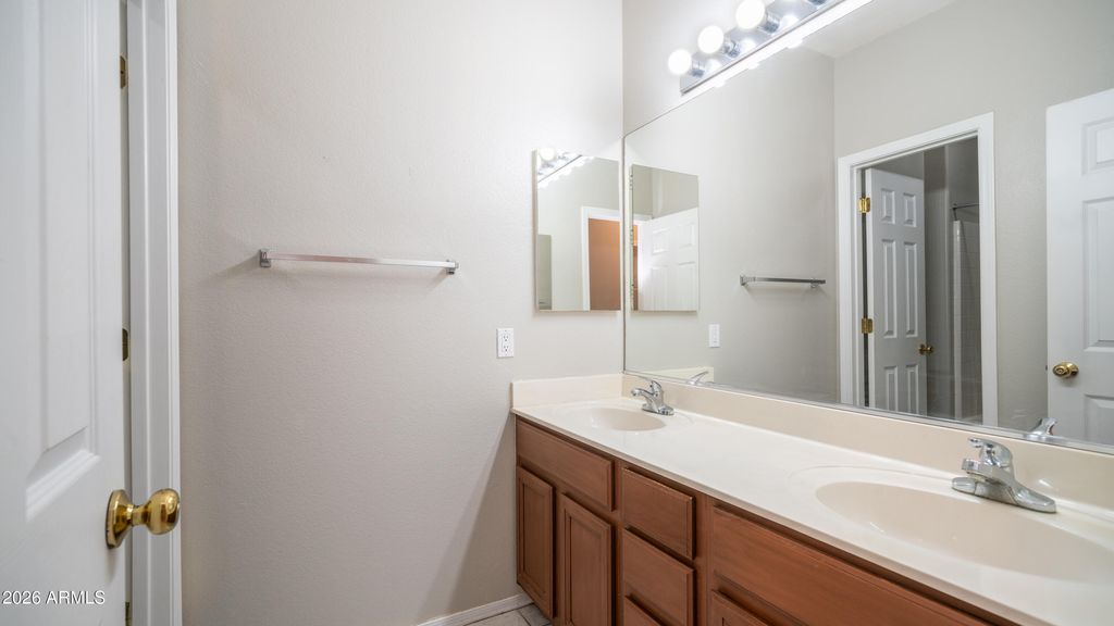 Image 22 of property listing at 6904 W PONTIAC Drive, Glendale, AZ 85308