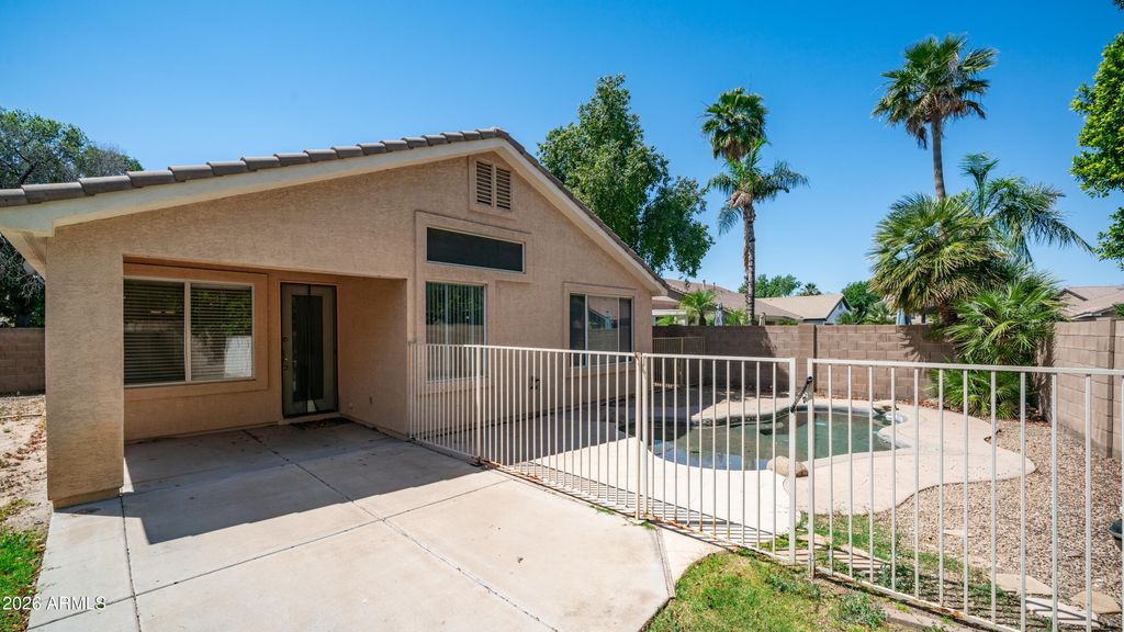 Image 28 of property listing at 6904 W PONTIAC Drive, Glendale, AZ 85308