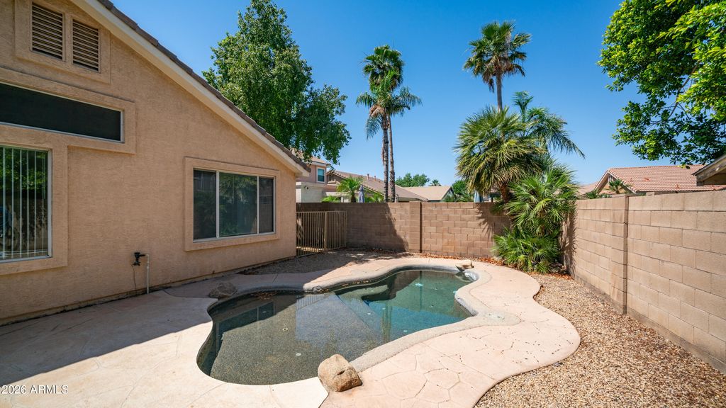 Image 29 of property listing at 6904 W PONTIAC Drive, Glendale, AZ 85308