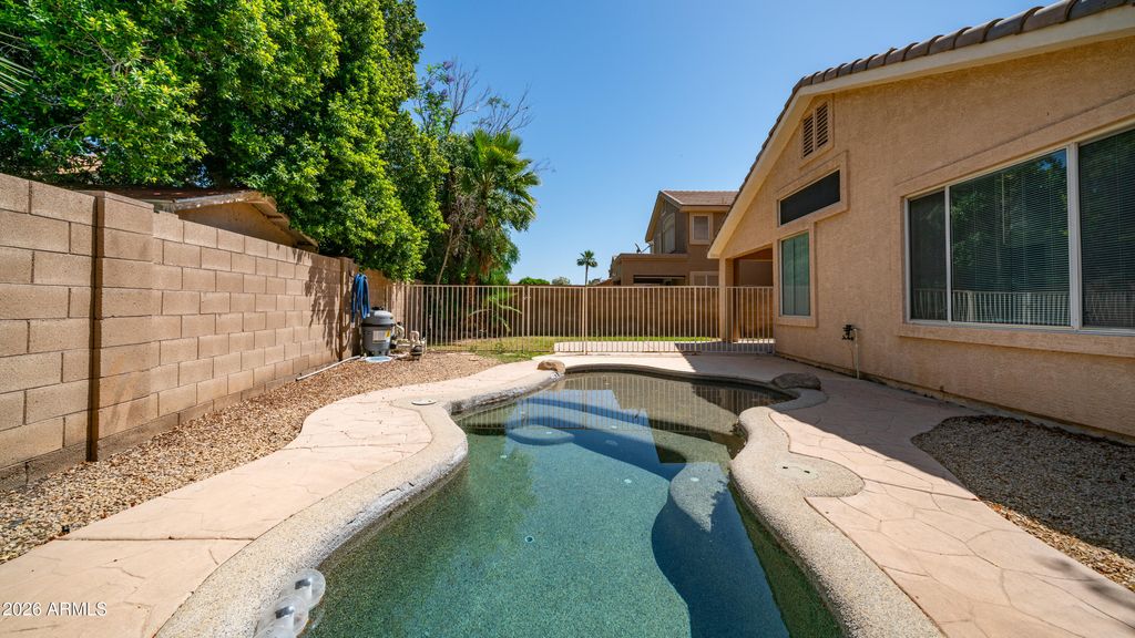 Image 30 of property listing at 6904 W PONTIAC Drive, Glendale, AZ 85308