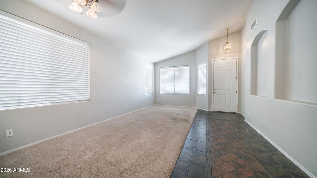 Image 4 of property listing at 6904 W PONTIAC Drive, Glendale, AZ 85308