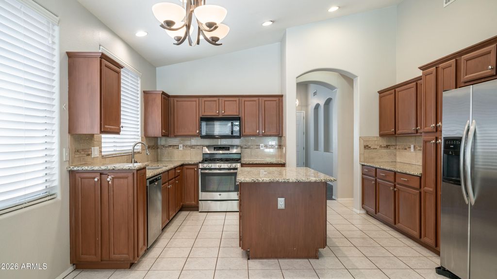 Image 9 of property listing at 6904 W PONTIAC Drive, Glendale, AZ 85308