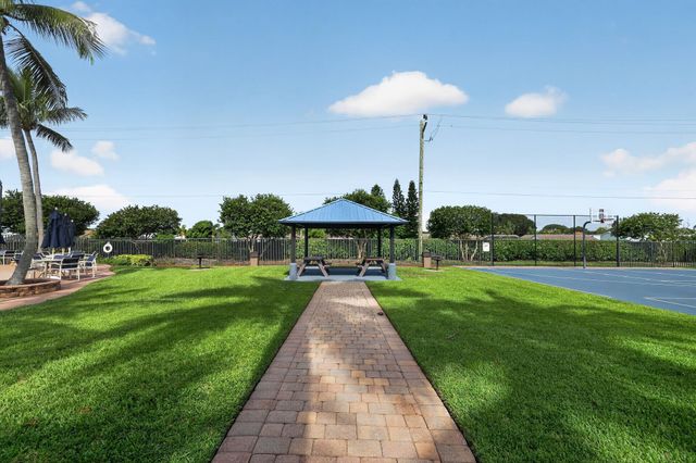 2823 S EVERGREEN Circle, Boynton Beach, FL 33426