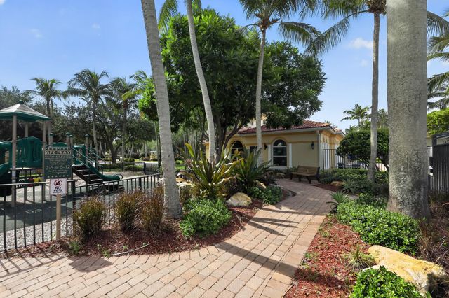 2823 S EVERGREEN Circle, Boynton Beach, FL 33426