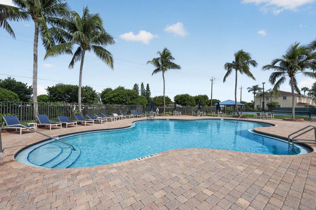 2823 S EVERGREEN Circle, Boynton Beach, FL 33426