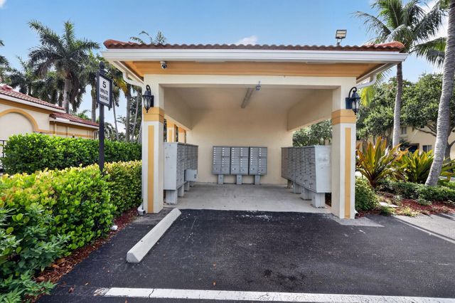 2823 S EVERGREEN Circle, Boynton Beach, FL 33426
