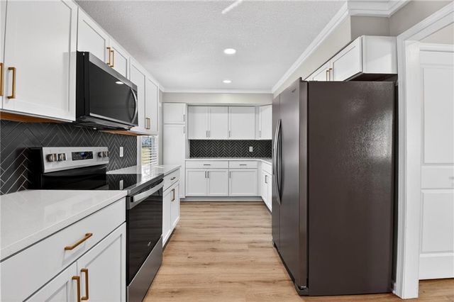 2217 S Cedar Avenue, Independence, MO 64052