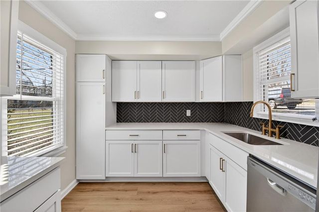 2217 S Cedar Avenue, Independence, MO 64052