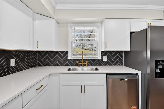 2217 S Cedar Avenue, Independence, MO 64052