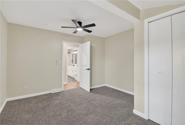 2217 S Cedar Avenue, Independence, MO 64052