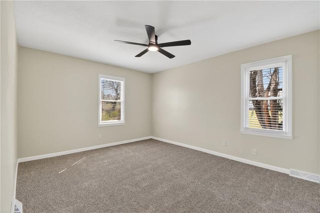 2217 S Cedar Avenue, Independence, MO 64052