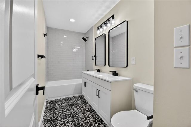 2217 S Cedar Avenue, Independence, MO 64052