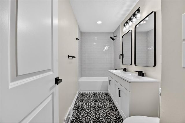 2217 S Cedar Avenue, Independence, MO 64052