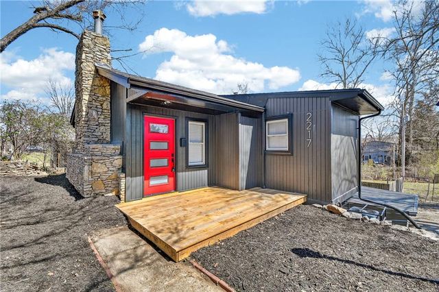2217 S Cedar Avenue, Independence, MO 64052