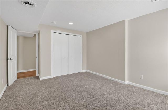 2217 S Cedar Avenue, Independence, MO 64052