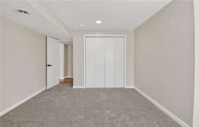 2217 S Cedar Avenue, Independence, MO 64052