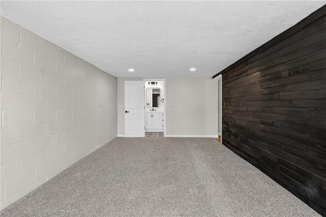 2217 S Cedar Avenue, Independence, MO 64052