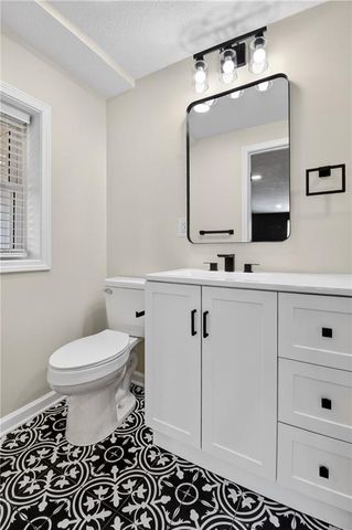 2217 S Cedar Avenue, Independence, MO 64052