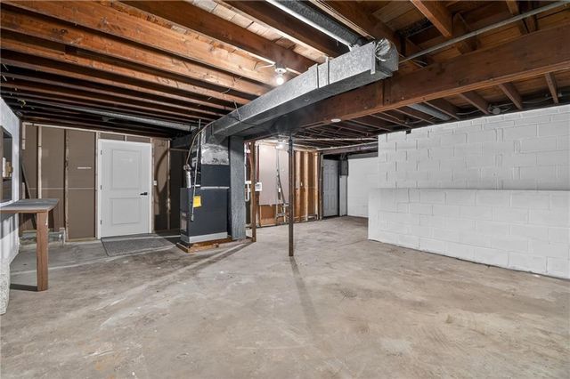 2217 S Cedar Avenue, Independence, MO 64052
