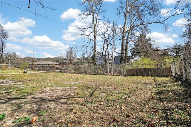 2217 S Cedar Avenue, Independence, MO 64052