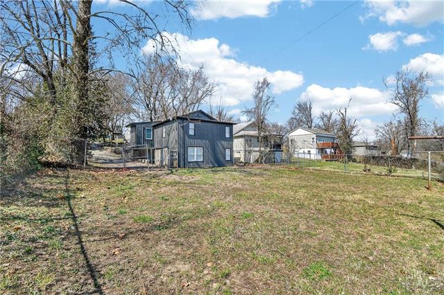 2217 S Cedar Avenue, Independence, MO 64052